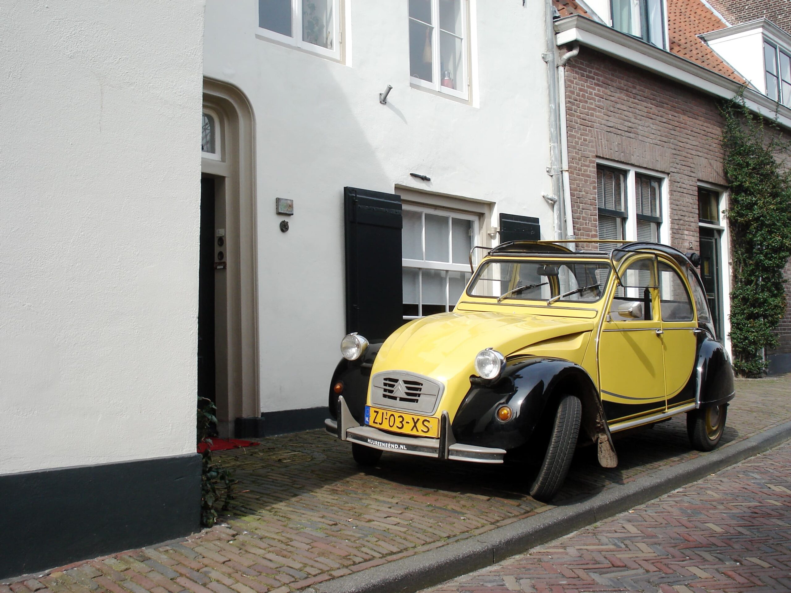 Huureenoldtimer Citroën 2CV Charleston Geel