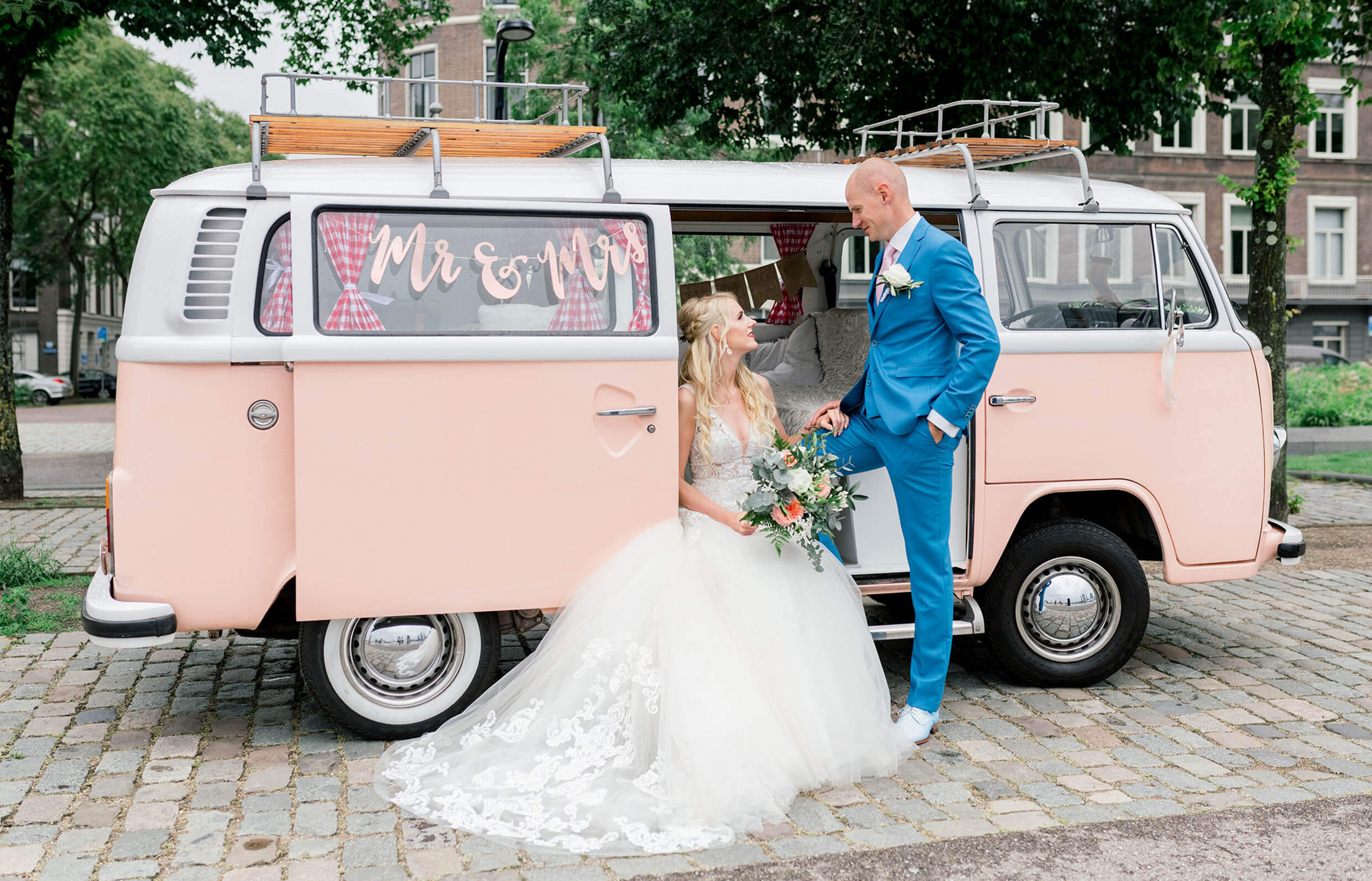 Huureenoldtimer T2 VW trouwbus Miss Peach2 Header slider