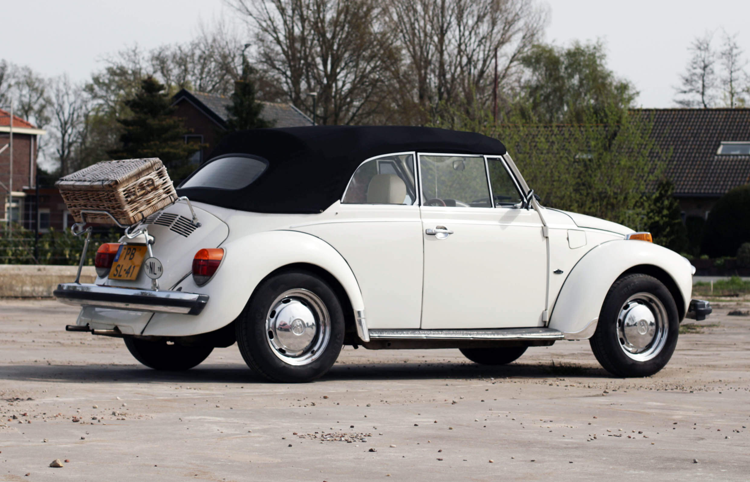 Huureenoldtimer CABRIO VW Kever Miss Black White2 Header slider