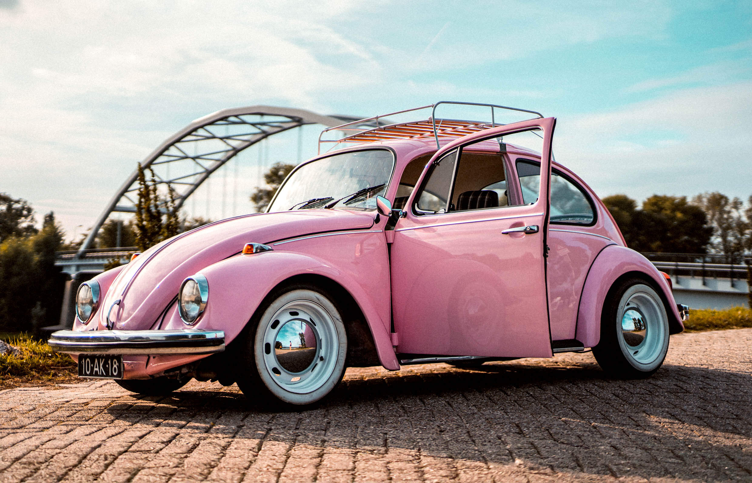 Huureenoldtimer DICHTE VW Kever Pink Lady Header slider