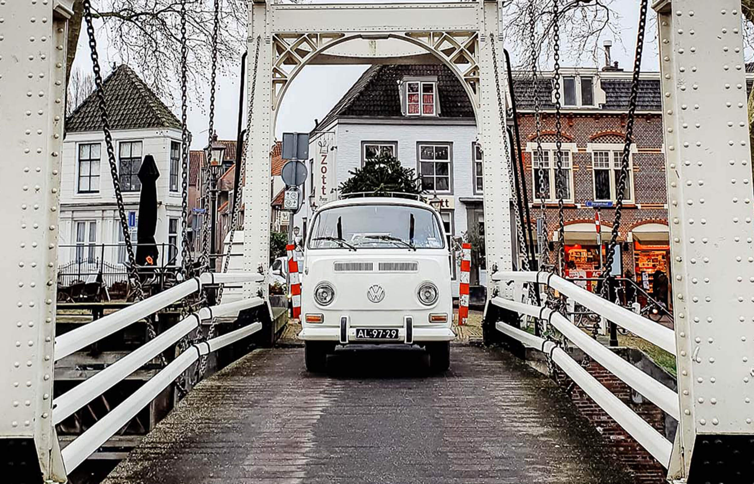 Huureenoldtimer T2 VW busje Miss White1 Header slider